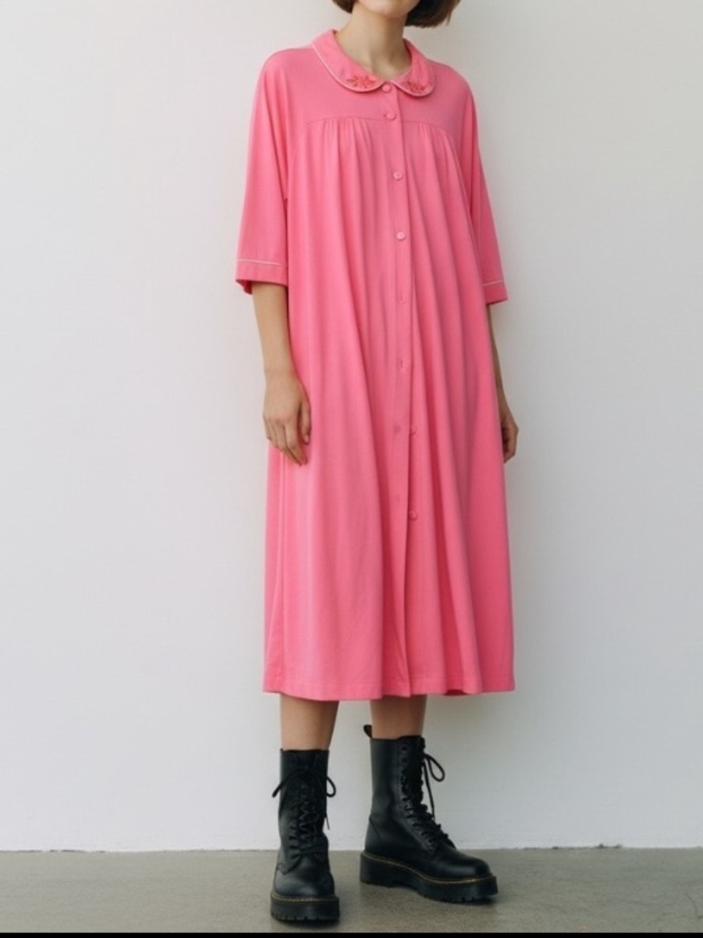 Vintage 50s- 70s Hot Pink House Coat embroidered floral collar piping nightgown